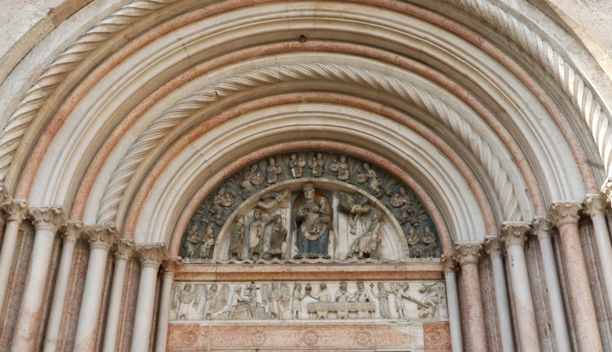Adorazione dei Magi, portale del Duomo di Parma di Benedetto Antelami