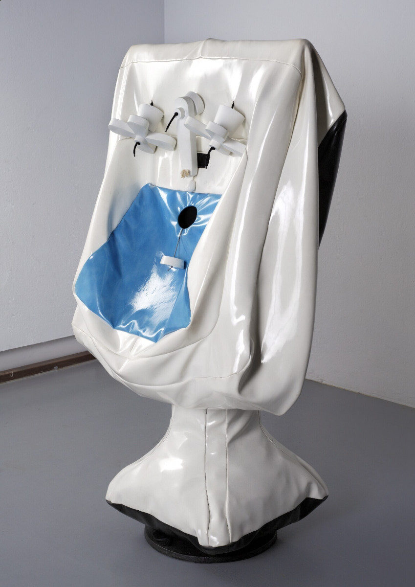 Soft Washstand di Claes Oldenburg