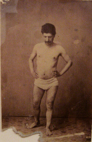 Autore sconosciuto. Standing Model. c. 1860–80. Fotografia. Dono di Curt Valentin al MoMa