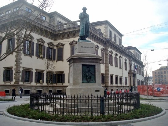 Monumento a Cesare Beccaria di Giuseppe Grandi
