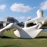 Reclining figure di Henry Moore