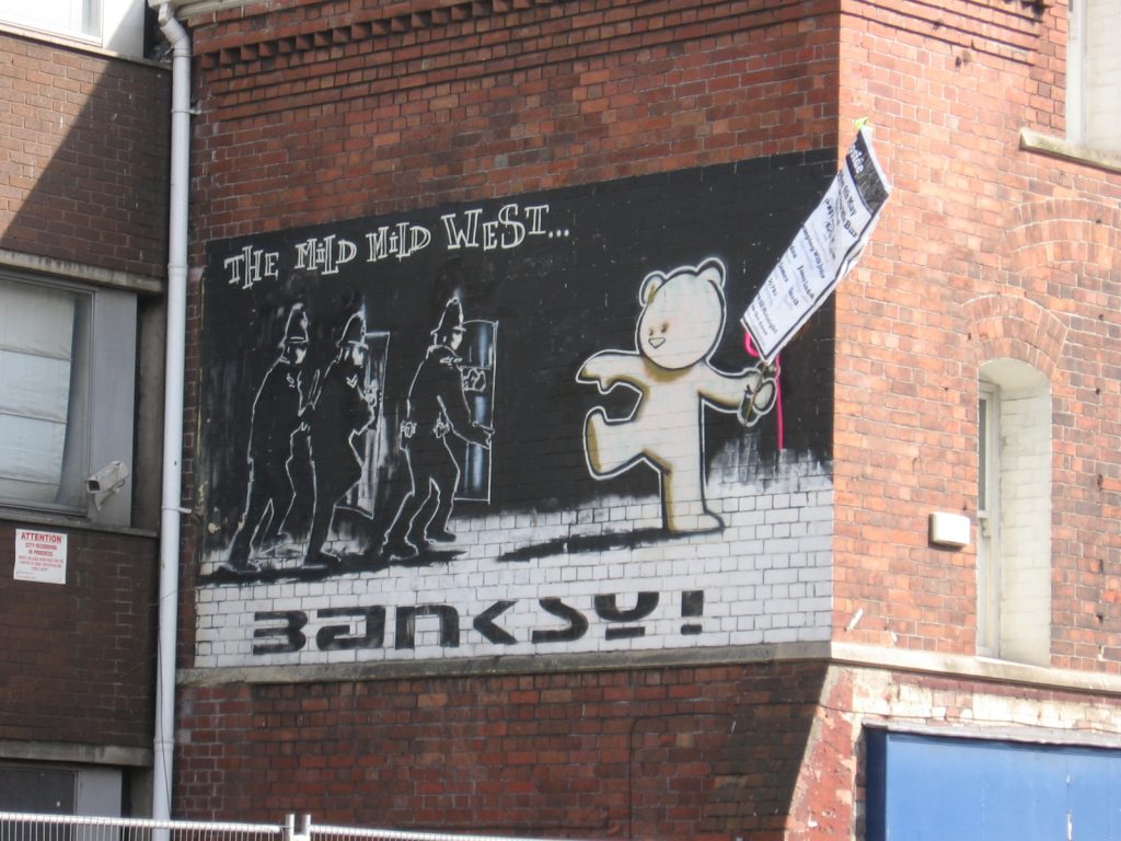 L'edificio sul quale si trova The Mild Mild West di Banksy