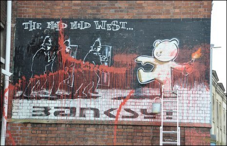 Il gesto vandalico su The Mild Mild West di Banksy