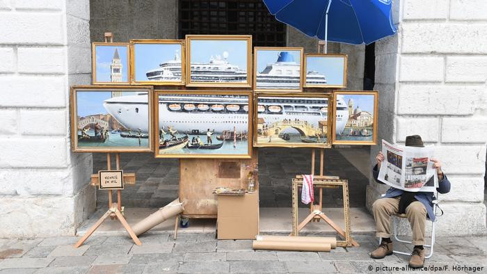 Venice in Oil di Banksy in piazza San Marco