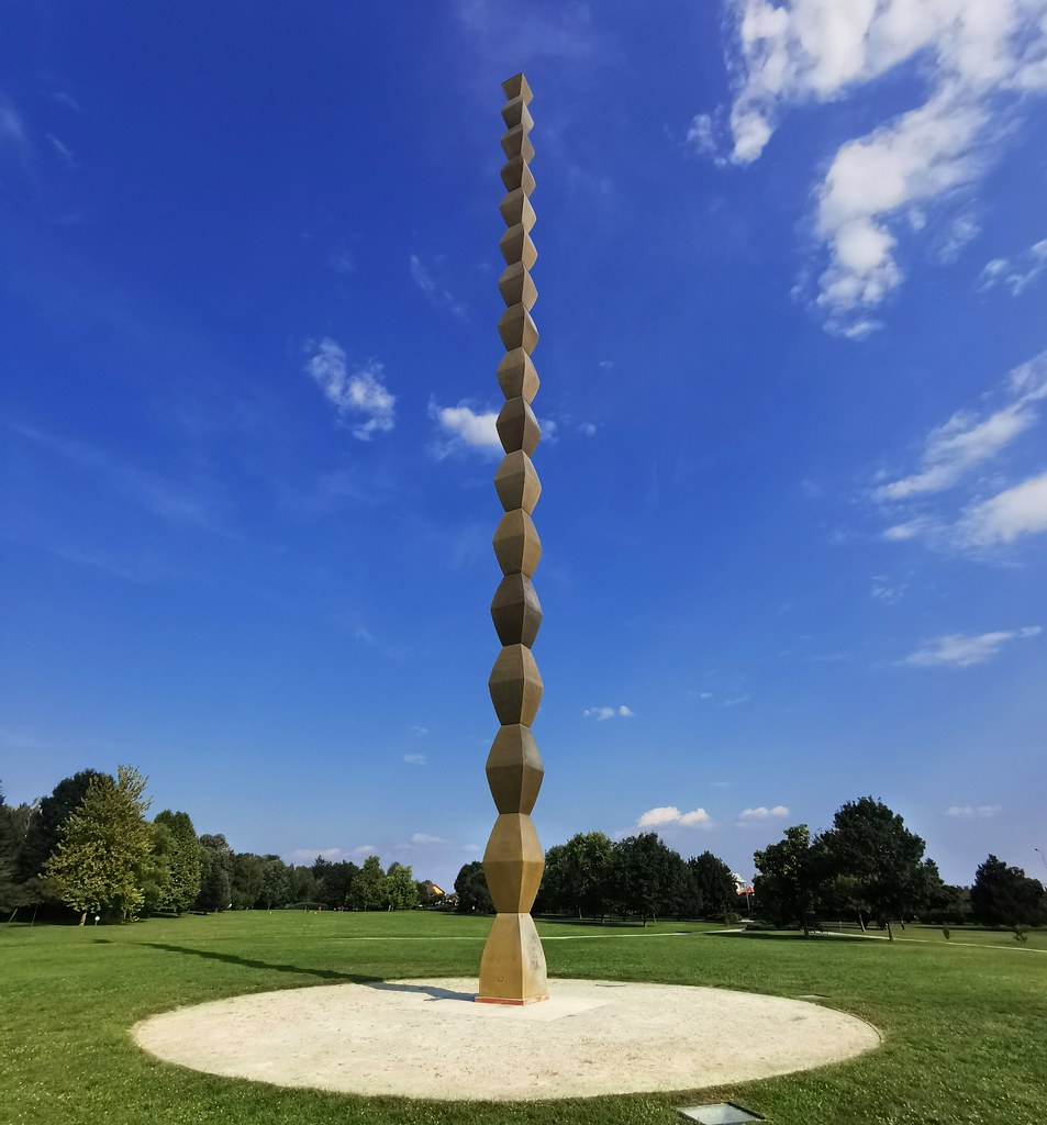 Colonna infinita di Constantin Brâncuşi