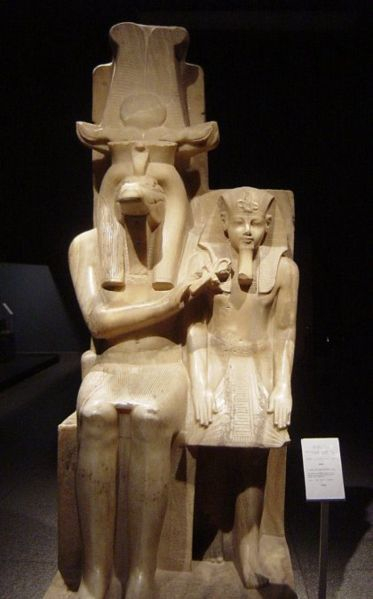 Statua di Amenofi III con il dio Sobek