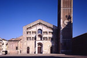 La facciata del Duomo di Parma