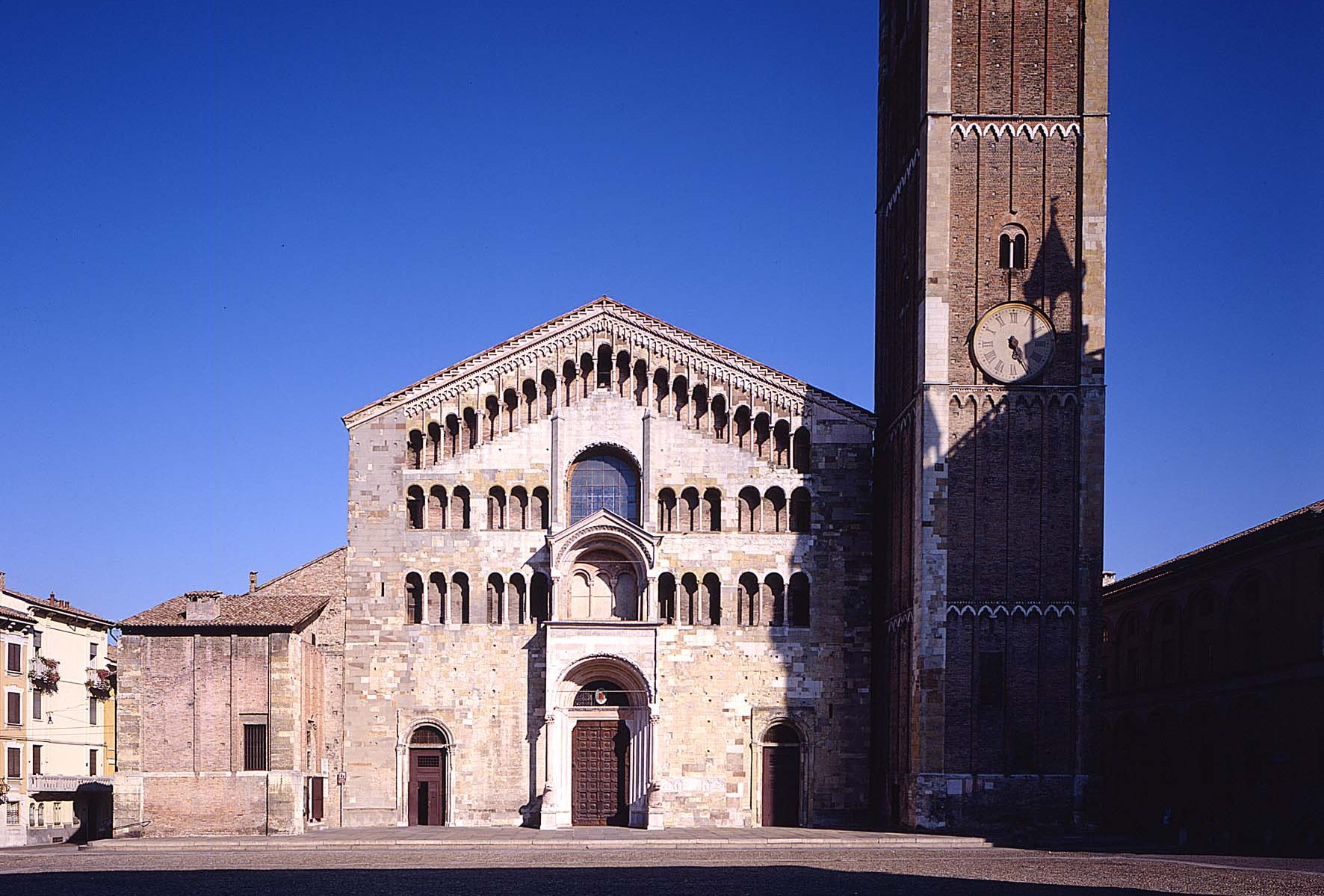 La facciata del Duomo di Parma