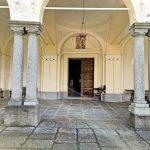 Il portico della Chiesa di Santa Maria di Pont Canavese