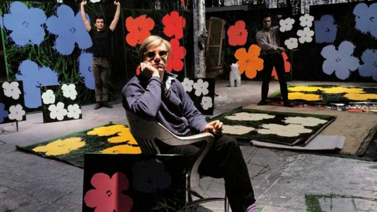 Grandi serigrafie di Flowers con Andy Warhol alla Factory