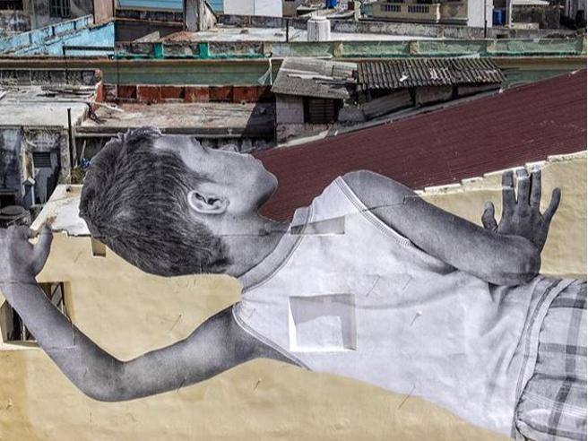 JR (Jean René), Giants, Alain, April 13, 08.22 p.m., Havana, Cuba, 2019, carta e olla d'amido, parete esterna dell'ex cinema Águila de Oro, nel Barrio Chino de L'Avana, a Cuba, Courtesy Galleria Continua