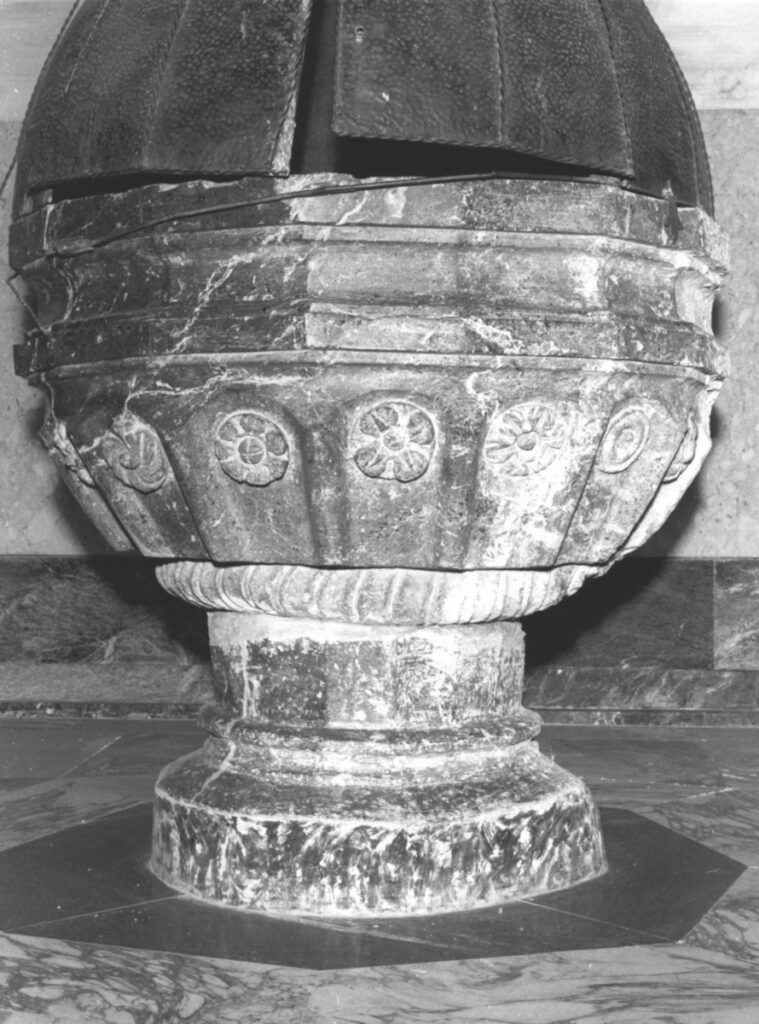 Fonte battesimale della Pieve di San Martino a Costa di Framura
