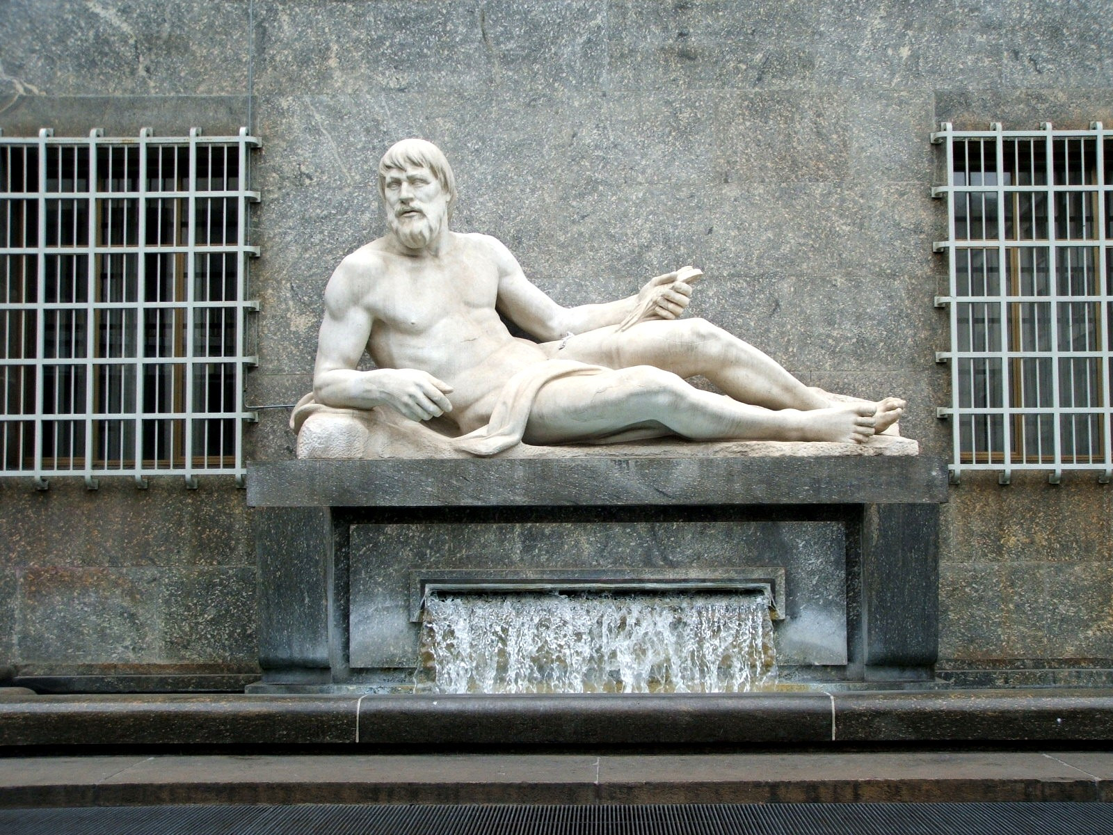 Statua del fiume Po di Torino di Umberto Baglioni