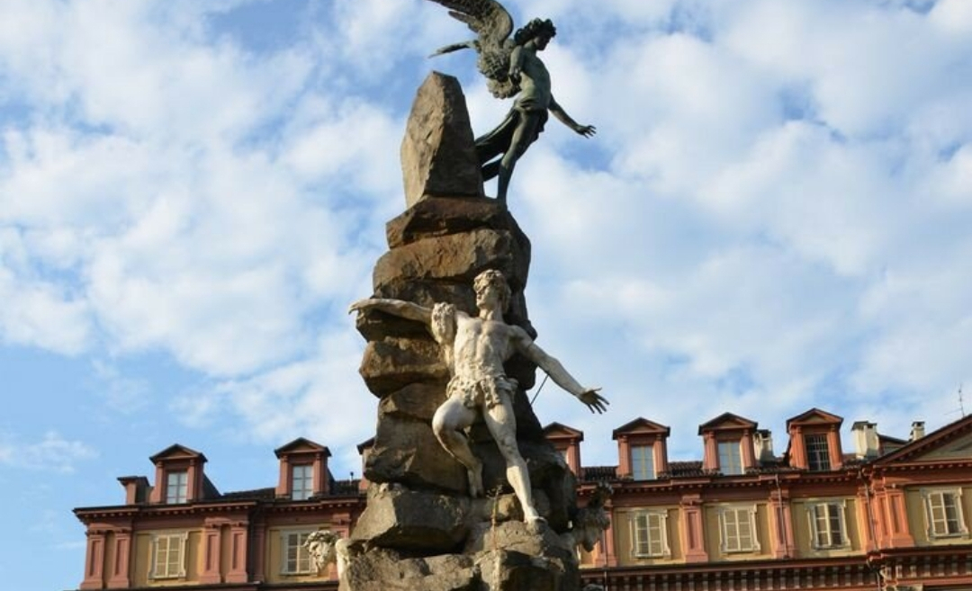 Monumento al traforo del Cenisio-Frejus di piazza Statuto a Torino