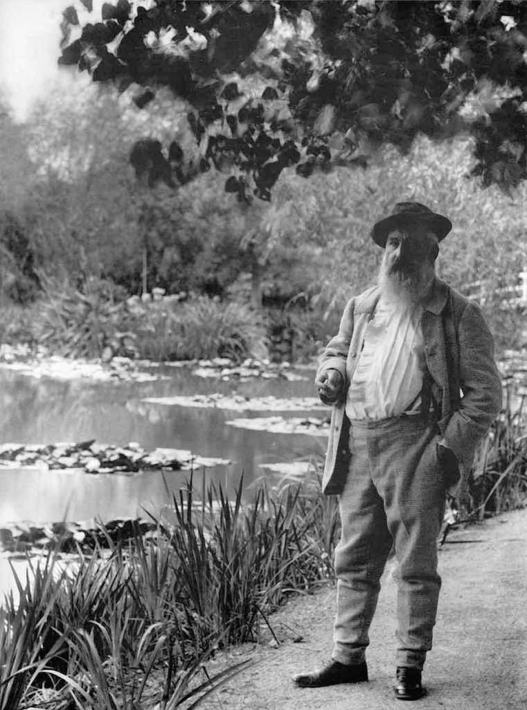 Claude Monet a Giverny accanto allo stagno delle ninfee nel 1905
